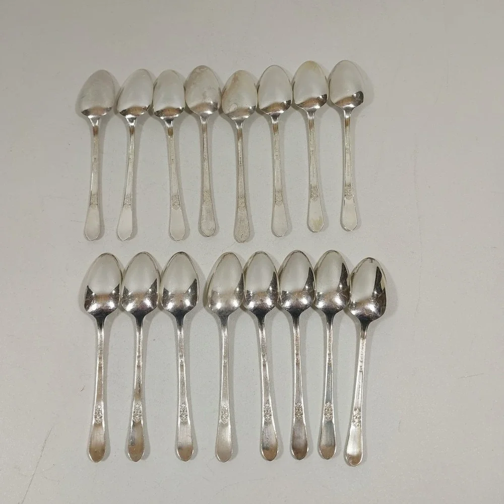 Adoration by 1847 Rogers Bros. IS 1930 Dessert Spoons Silverware flatware Set 16